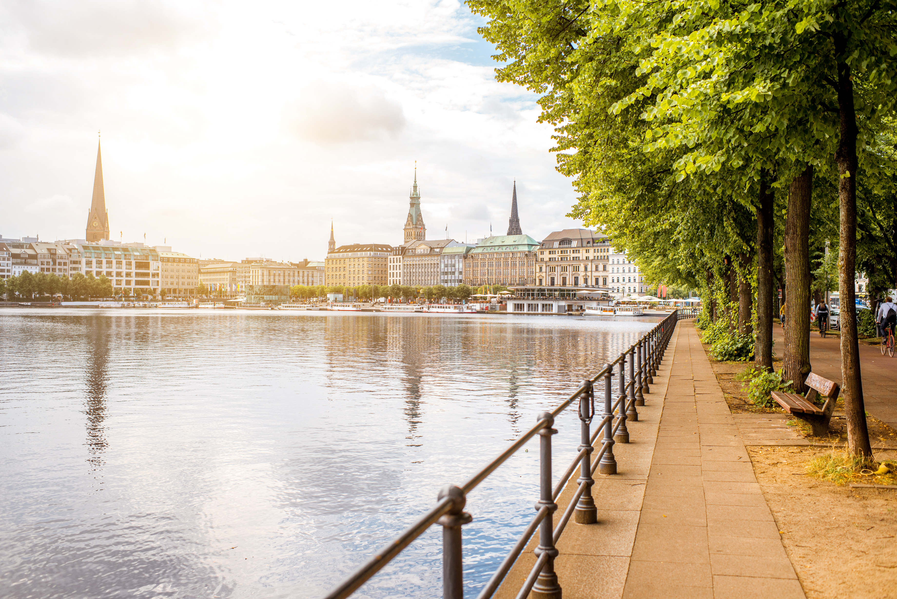 Blick auf die Binnenalster in Hamburg. Unser Sitz ist gleich in der Nähe.